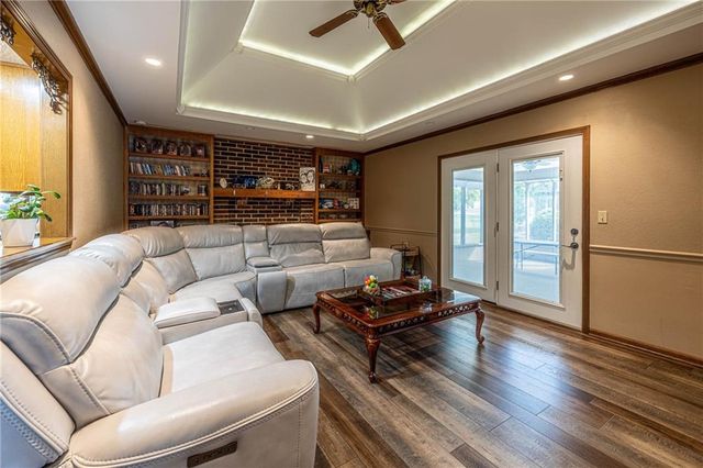 1804 S Nicklaus Drive, Clinton, MO 64735