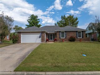 1804 S Nicklaus Drive, Clinton, MO 64735