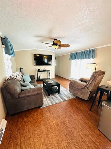 11102 N Landings Road, Monticello, IN 47960
