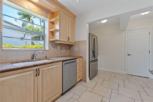 232 SE 6th St, Dania Beach, FL 33004