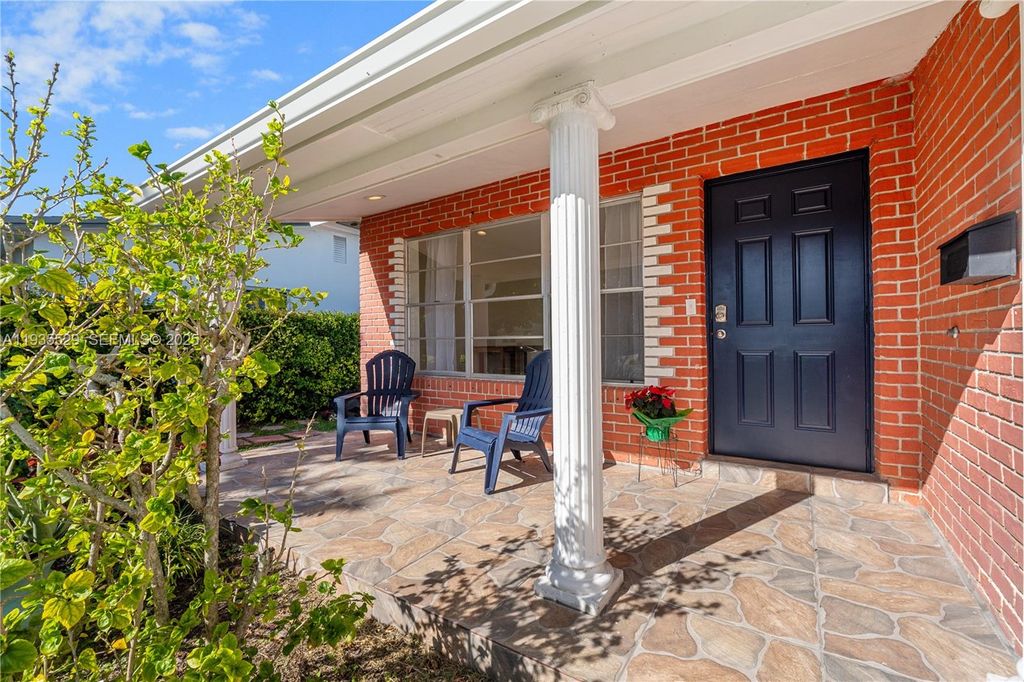 232 SE 6th St, Dania Beach, FL 33004