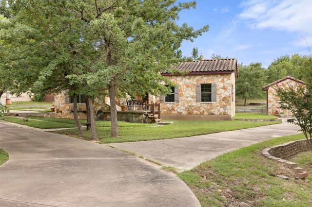 411 Kaanapali LN, Bastrop, TX 78602