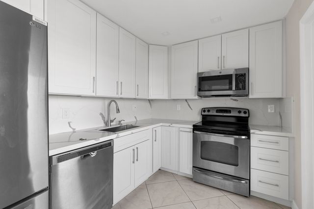 4141 NW 44th Avenue 224, Lauderdale Lakes, FL 33319