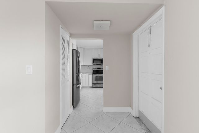 4141 NW 44th Avenue 224, Lauderdale Lakes, FL 33319