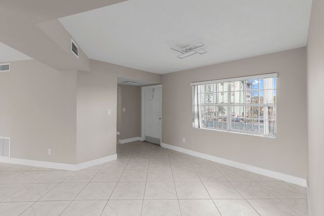 4141 NW 44th Avenue 224, Lauderdale Lakes, FL 33319