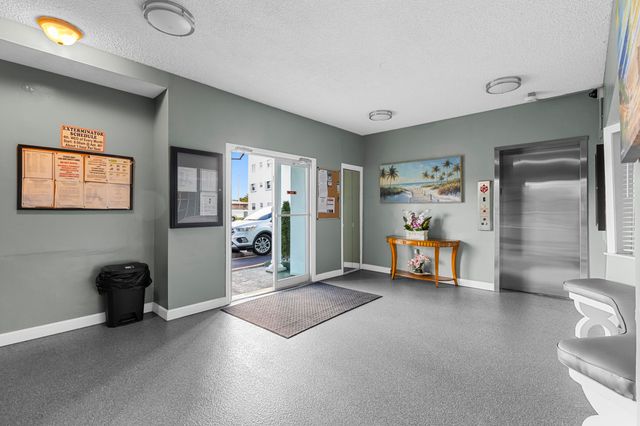 4141 NW 44th Avenue 224, Lauderdale Lakes, FL 33319