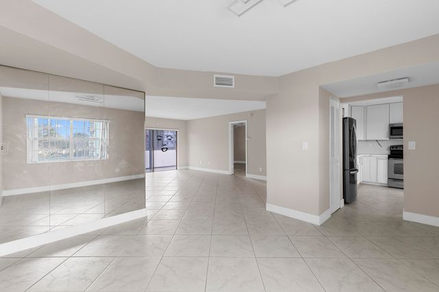 4141 NW 44th Avenue 224, Lauderdale Lakes, FL 33319