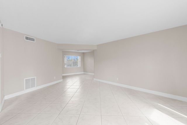 4141 NW 44th Avenue 224, Lauderdale Lakes, FL 33319