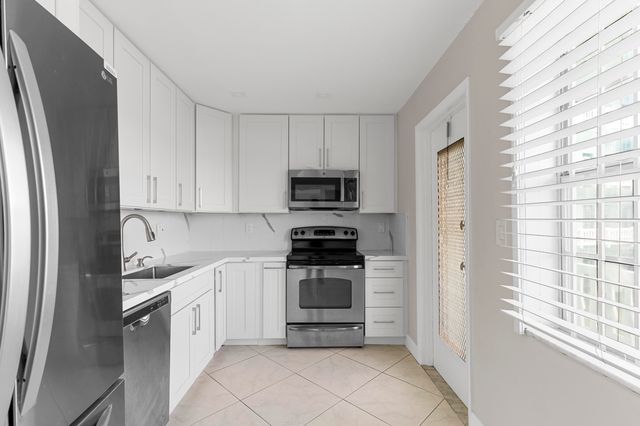 4141 NW 44th Avenue 224, Lauderdale Lakes, FL 33319