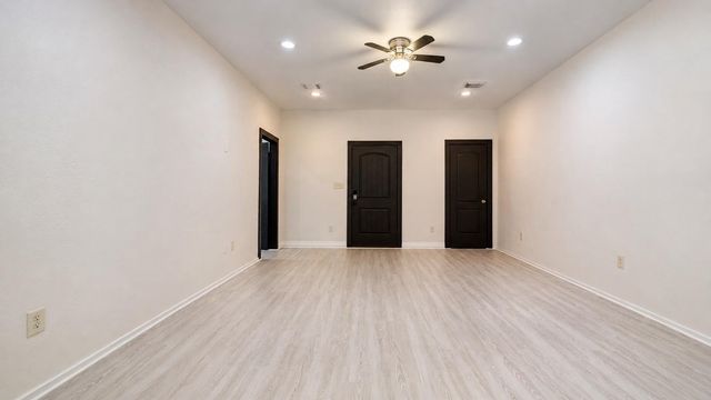 11611 Walraven Drive, Houston, TX 77336