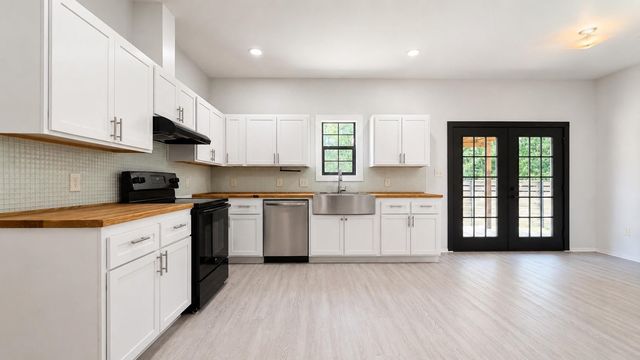 11611 Walraven Drive, Houston, TX 77336
