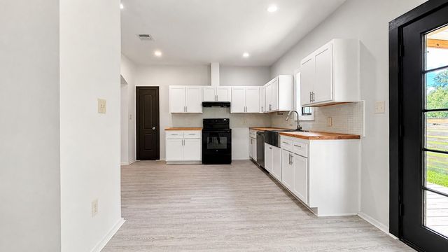 11611 Walraven Drive, Houston, TX 77336