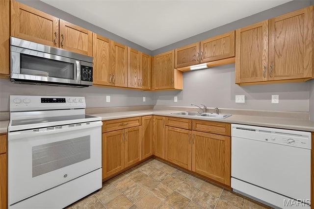 2562 Coppergate Square Drive F, St Louis, MO 63129