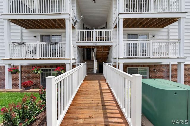 2562 Coppergate Square Drive F, St Louis, MO 63129