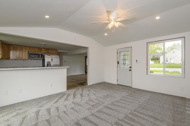 W271N2563 Pear Tree LANE, Pewaukee, WI 53072