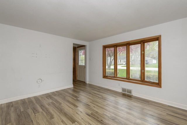 W271N2563 Pear Tree LANE, Pewaukee, WI 53072