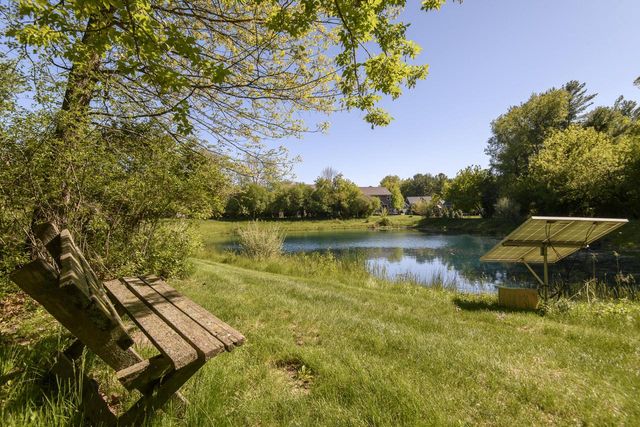 W271N2563 Pear Tree LANE, Pewaukee, WI 53072