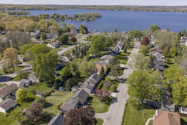 W271N2563 Pear Tree LANE, Pewaukee, WI 53072