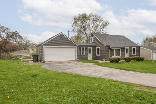 W271N2563 Pear Tree LANE, Pewaukee, WI 53072
