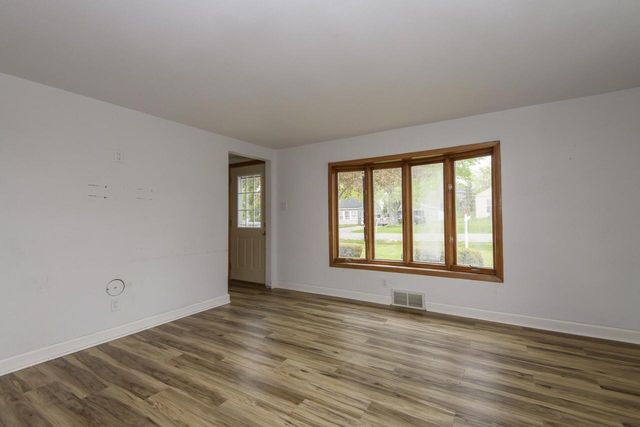 W271N2563 Pear Tree LANE, Pewaukee, WI 53072