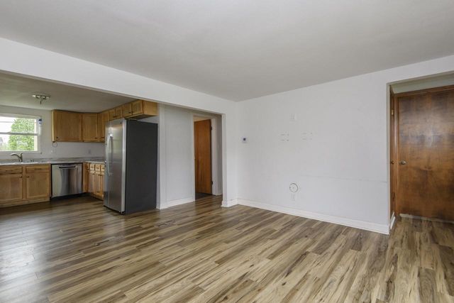 W271N2563 Pear Tree LANE, Pewaukee, WI 53072