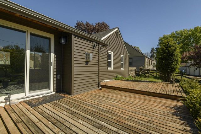 W271N2563 Pear Tree LANE, Pewaukee, WI 53072