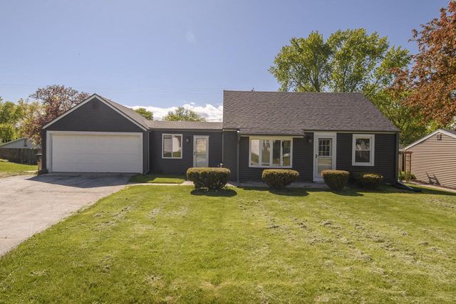 W271N2563 Pear Tree LANE, Pewaukee, WI 53072