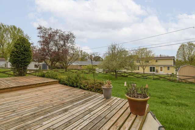 W271N2563 Pear Tree LANE, Pewaukee, WI 53072