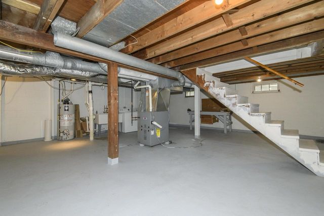 W271N2563 Pear Tree LANE, Pewaukee, WI 53072