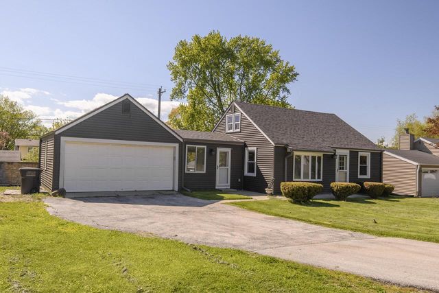 W271N2563 Pear Tree LANE, Pewaukee, WI 53072