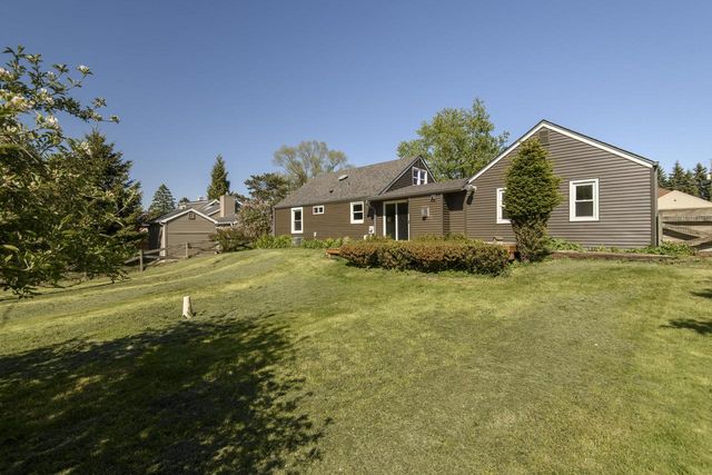 W271N2563 Pear Tree LANE, Pewaukee, WI 53072