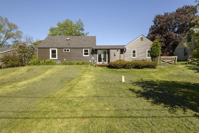 W271N2563 Pear Tree LANE, Pewaukee, WI 53072
