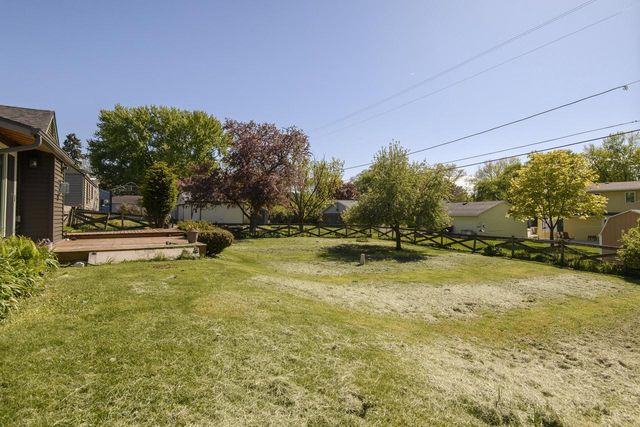 W271N2563 Pear Tree LANE, Pewaukee, WI 53072