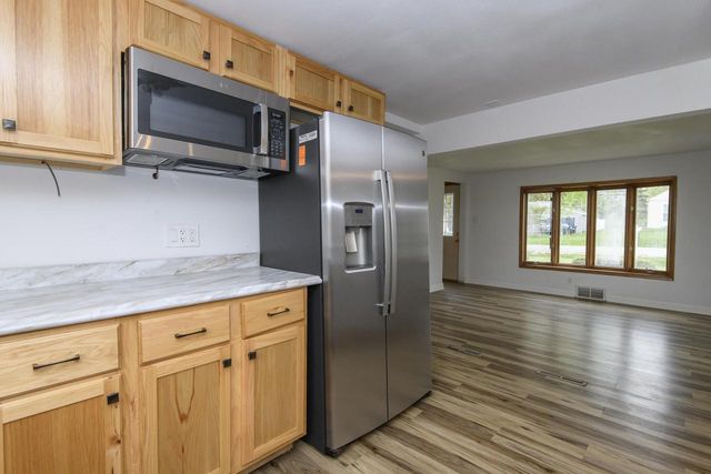 W271N2563 Pear Tree LANE, Pewaukee, WI 53072
