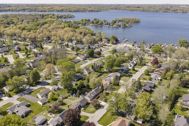 W271N2563 Pear Tree LANE, Pewaukee, WI 53072