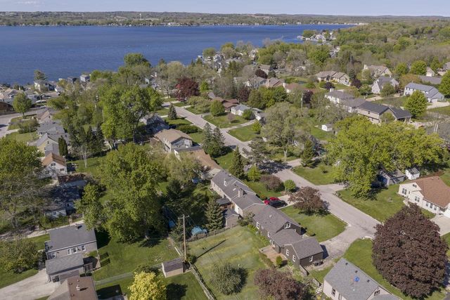 W271N2563 Pear Tree LANE, Pewaukee, WI 53072