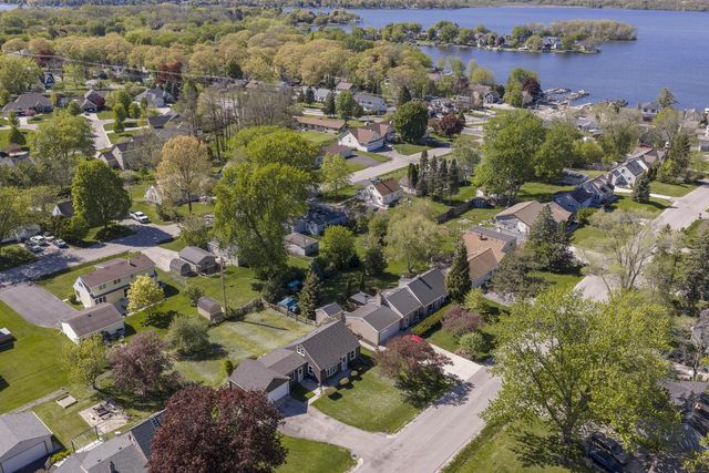 W271N2563 Pear Tree LANE, Pewaukee, WI 53072