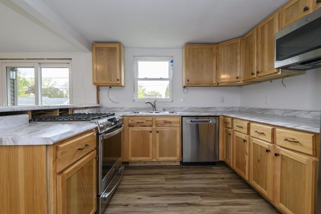 W271N2563 Pear Tree LANE, Pewaukee, WI 53072