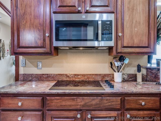 332 E Highland Avenue, Eufaula, OK 74432