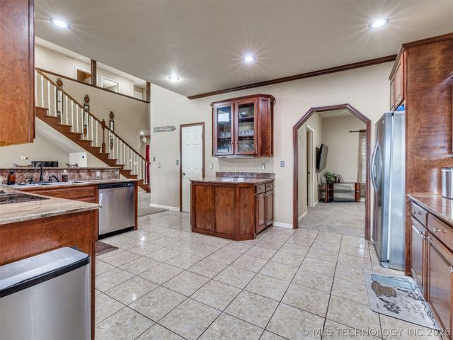 332 E Highland Avenue, Eufaula, OK 74432