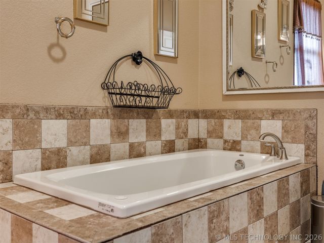 332 E Highland Avenue, Eufaula, OK 74432