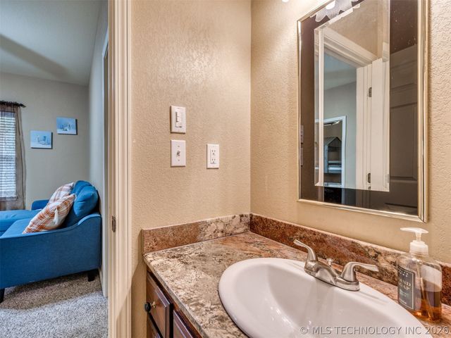 332 E Highland Avenue, Eufaula, OK 74432