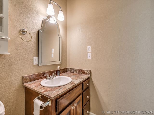 332 E Highland Avenue, Eufaula, OK 74432