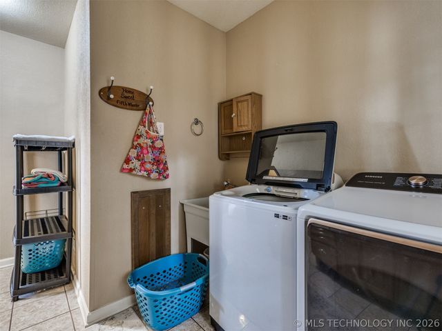 332 E Highland Avenue, Eufaula, OK 74432