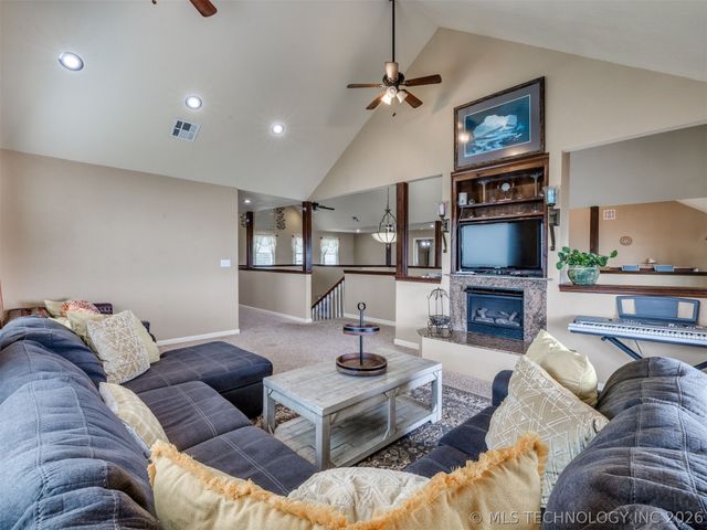 332 E Highland Avenue, Eufaula, OK 74432