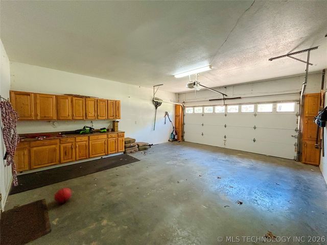 332 E Highland Avenue, Eufaula, OK 74432
