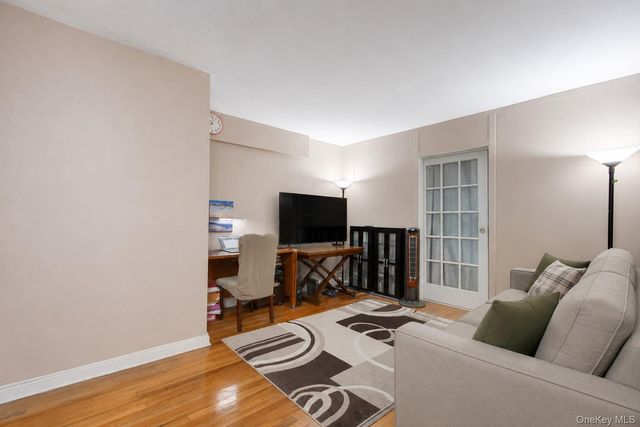 83-40 Austin Street 3X, Kew Gardens, NY 11435