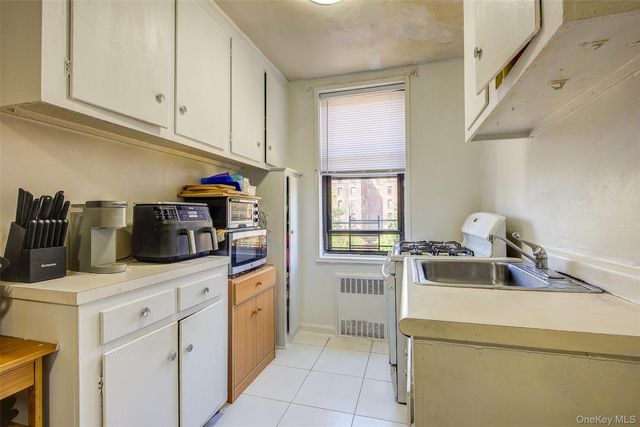 83-40 Austin Street 3X, Kew Gardens, NY 11435