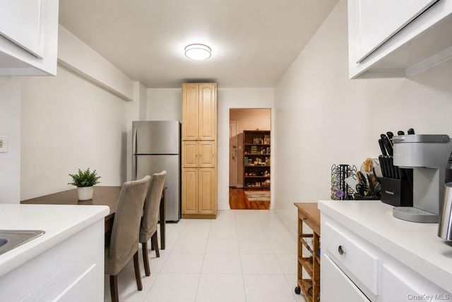 83-40 Austin Street 3X, Kew Gardens, NY 11435