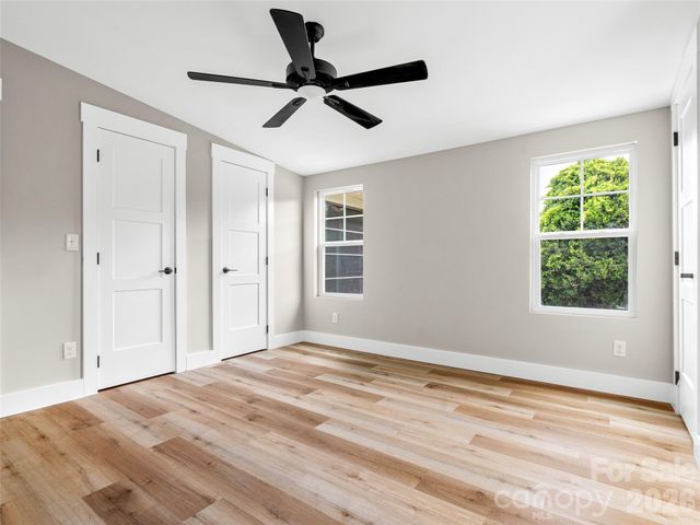448 Riverwind Drive, Hendersonville, NC 28739